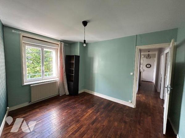 Appartement à Vendre à Landerneau (29800) en Finistère (29)

Cet appartement d'une surface ha...