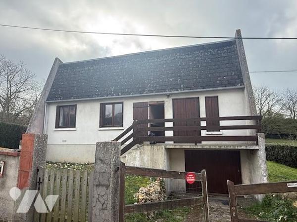 ORBEC rue de Bernay maison sur sous-sol à rafraichir 3 chambres jardin 