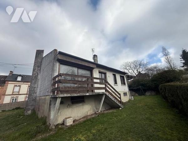 ORBEC rue de Bernay maison sur sous-sol à rafraichir 3 chambres jardin 