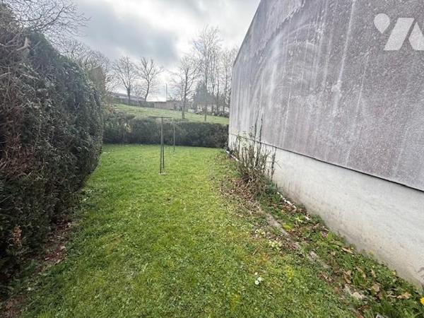 ORBEC rue de Bernay maison sur sous-sol à rafraichir 3 chambres jardin 