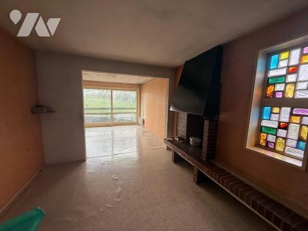 ORBEC rue de Bernay maison sur sous-sol à rafraichir 3 chambres jardin 