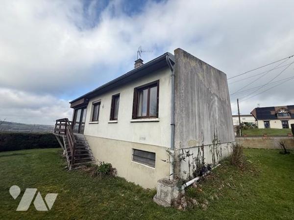 ORBEC rue de Bernay maison sur sous-sol à rafraichir 3 chambres jardin 