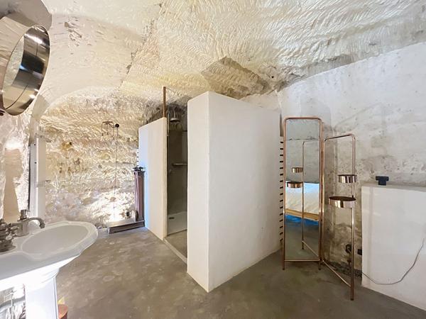 5 minutes d'Amboise, Pocé sur Cisse, achat habitation troglodytique de charme, 130 m² 2 chambres