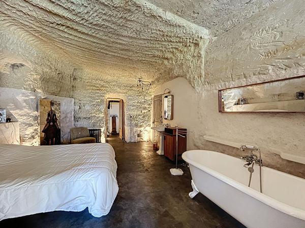 5 minutes d'Amboise, Pocé sur Cisse, achat habitation troglodytique de charme, 130 m² 2 chambres