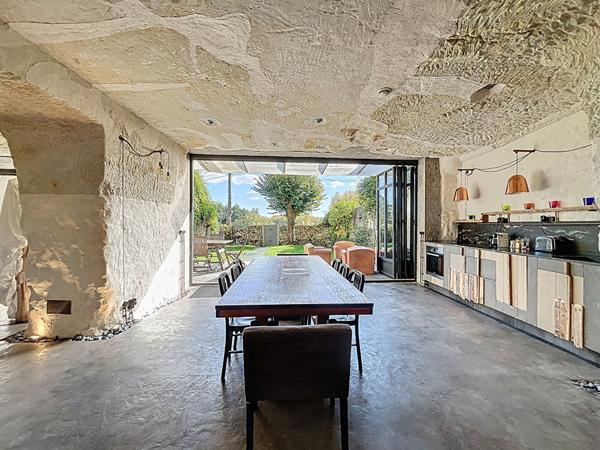 5 minutes d'Amboise, Pocé sur Cisse, achat habitation troglodytique de charme, 130 m² 2 chambres