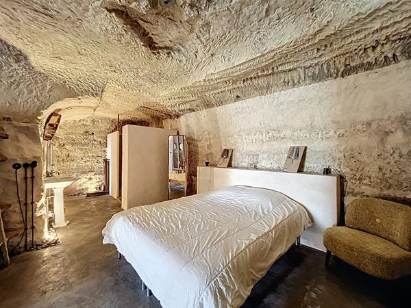 5 minutes d'Amboise, Pocé sur Cisse, achat habitation troglodytique de charme, 130 m² 2 chambres