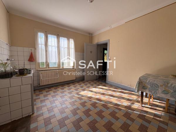 Grande maison à rénover avec beaucoup de potentiel