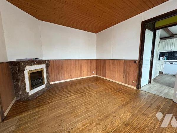 A proximité immédiate du centre-ville, dans un quartier calme, Maison comprenant:
Au rez-de-ch...