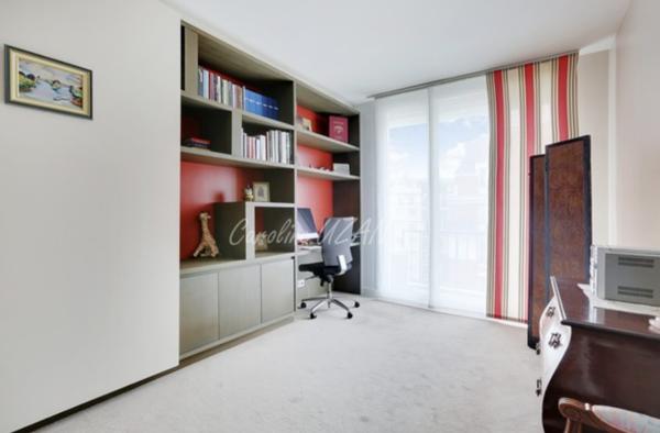Paris 16e Sud - Élégance familiale avec balcon filant -174 m² rénovés - Étage élevé – 5/6 pièces
