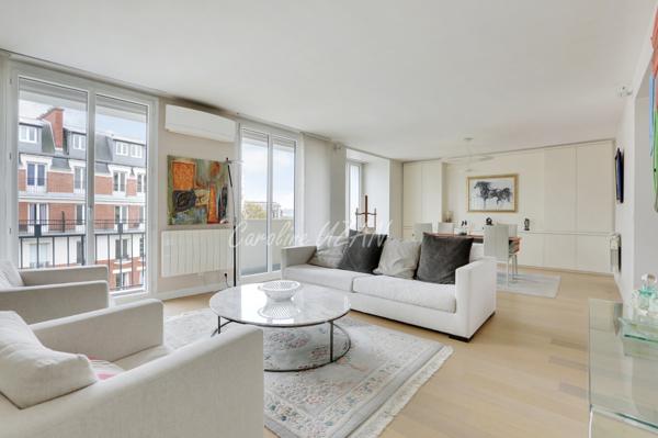 Paris 16e Sud - Élégance familiale avec balcon filant -174 m² rénovés - Étage élevé – 5/6 pièces