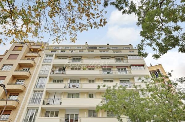 Paris 16e Sud - Élégance familiale avec balcon filant -174 m² rénovés - Étage élevé – 5/6 pièces