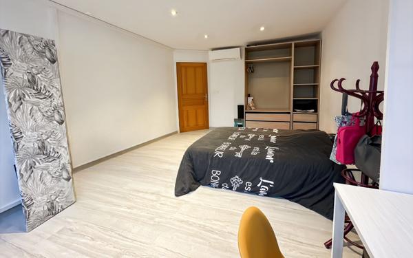 Maison à vendre    6 pièces • 170 m2 Valence