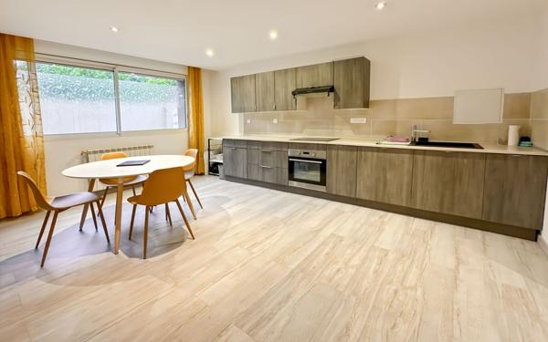 Maison à vendre    6 pièces • 170 m2 Valence