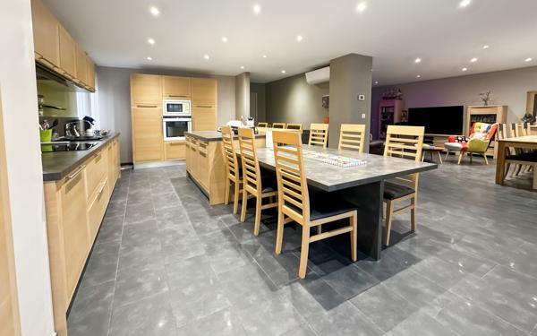 Maison à vendre    6 pièces • 170 m2 Valence