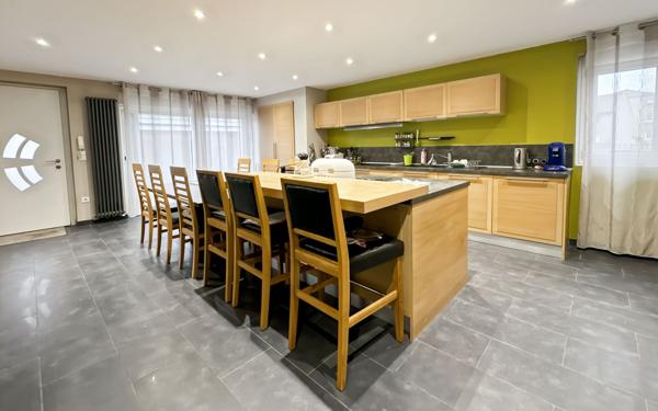 Maison à vendre    6 pièces • 170 m2 Valence