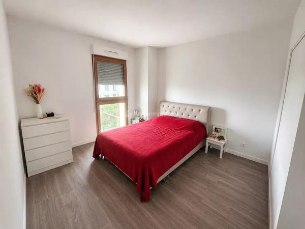 Vente                                                      Appartement
                        
                     4 pièces                      76 m2                     à Bussy-Saint-Georges
