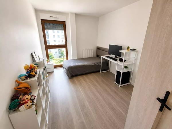 Vente                                                      Appartement
                        
                     4 pièces                      76 m2                     à Bussy-Saint-Georges
