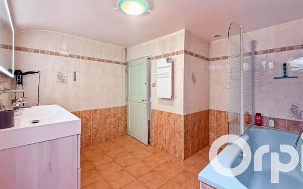 Maison à vendre    5 pièces •  Mondragon