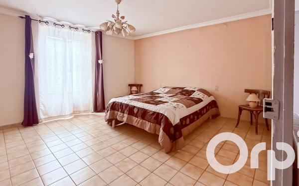 Maison à vendre    5 pièces •  Mondragon