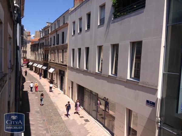 Appartement à louer 4 pièces 82m² Poitiers (86000)