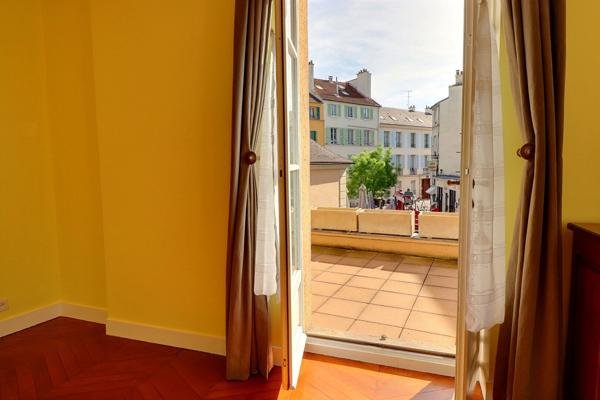 SAINT GERMAIN EN LAYE - CENTRE VILLE - PROCHE TOUTES COMMODITES.