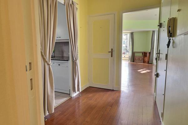SAINT GERMAIN EN LAYE - CENTRE VILLE - PROCHE TOUTES COMMODITES.