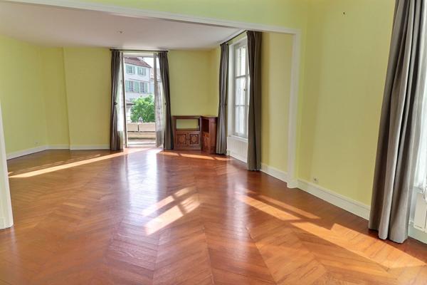 SAINT GERMAIN EN LAYE - CENTRE VILLE - PROCHE TOUTES COMMODITES.