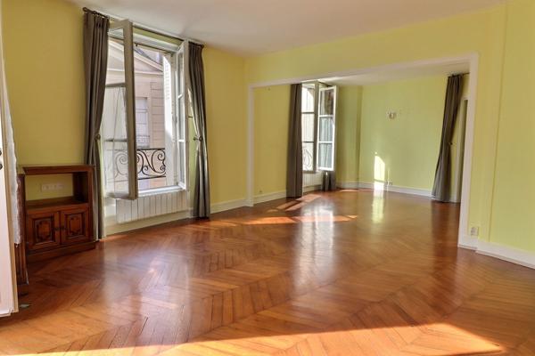 SAINT GERMAIN EN LAYE - CENTRE VILLE - PROCHE TOUTES COMMODITES.