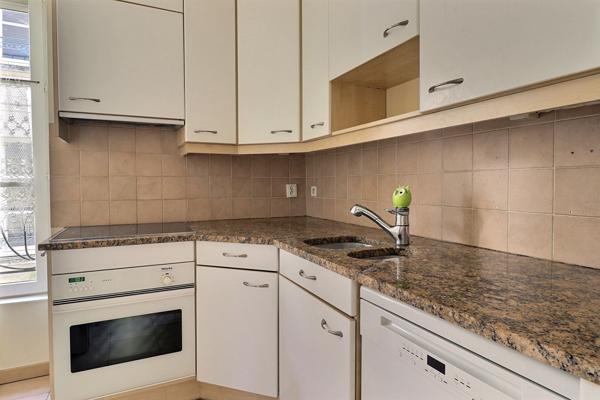 SAINT GERMAIN EN LAYE - CENTRE VILLE - PROCHE TOUTES COMMODITES.