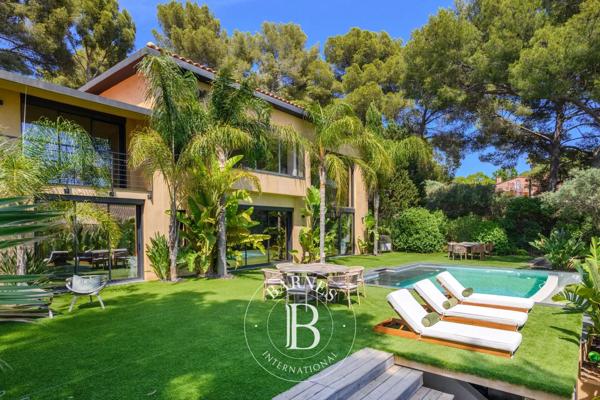 Sanary-sur-Mer, Villa  214 m² à vendre