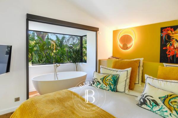 Sanary-sur-Mer, Villa  214 m² à vendre