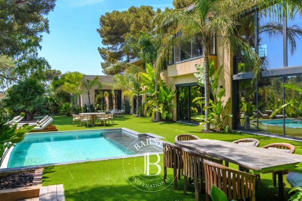 Sanary-sur-Mer, Villa  214 m² à vendre