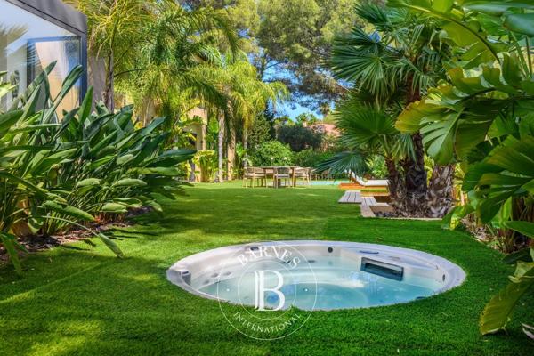 Sanary-sur-Mer, Villa  214 m² à vendre