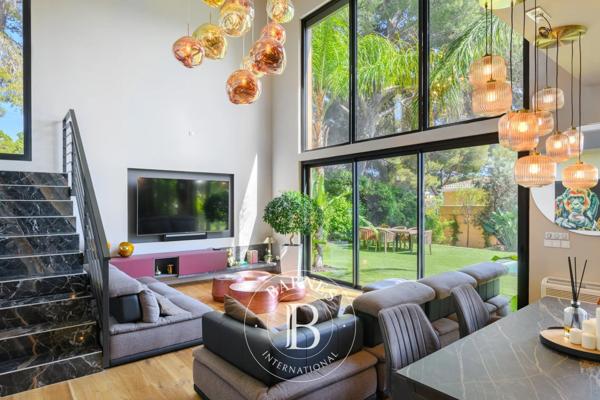 Sanary-sur-Mer, Villa  214 m² à vendre