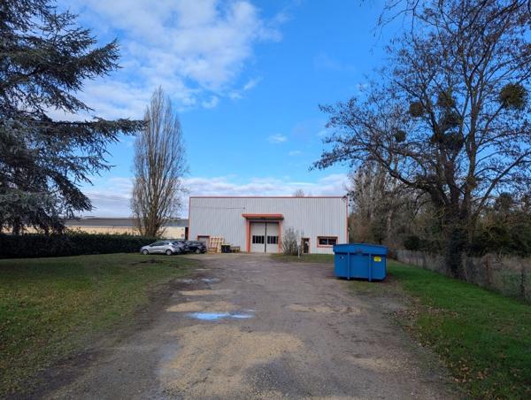À vendre - Local industriel 1106 m² situé à NAZELLES NEGRON (37400)