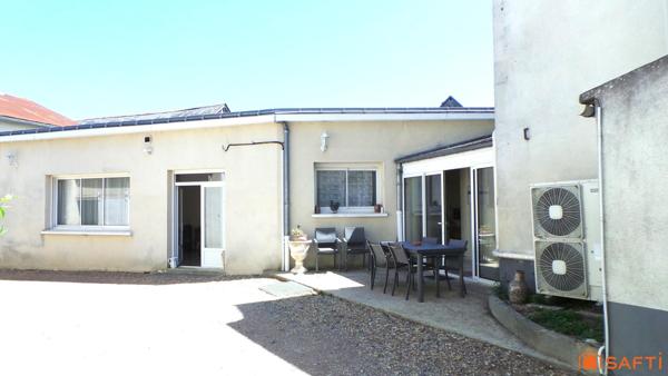 Centre Ville proximité commerces maison familiale avec atelier et dépendances