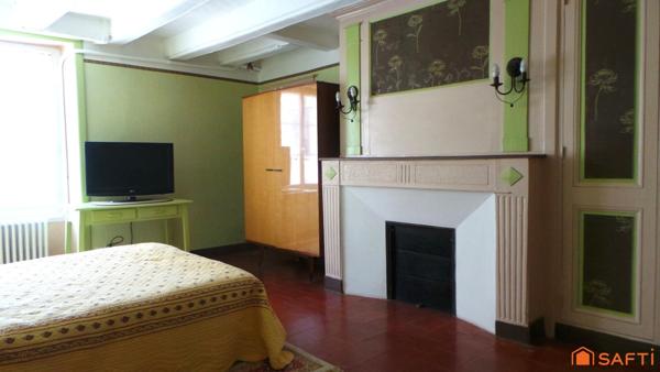 Centre Ville proximité commerces maison familiale avec atelier et dépendances