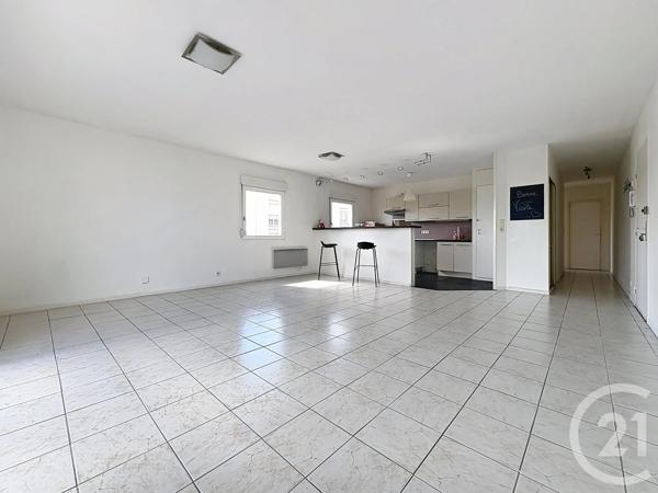 Appartement F3 à vendre  3 pièces - 73 m 2   TROYES  - 10
