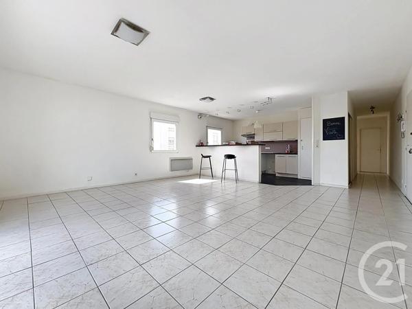 Appartement F3 à vendre  3 pièces - 73 m 2   TROYES  - 10