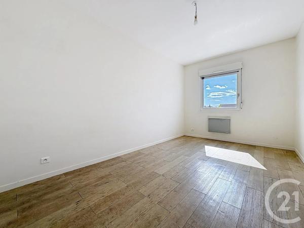 Appartement F3 à vendre  3 pièces - 73 m 2   TROYES  - 10