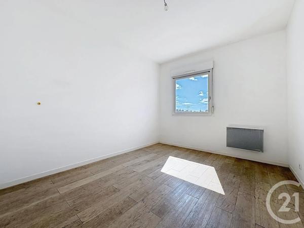 Appartement F3 à vendre  3 pièces - 73 m 2   TROYES  - 10