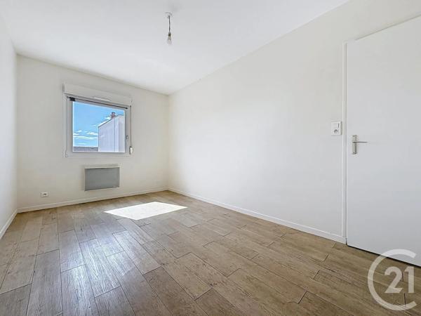 Appartement F3 à vendre  3 pièces - 73 m 2   TROYES  - 10