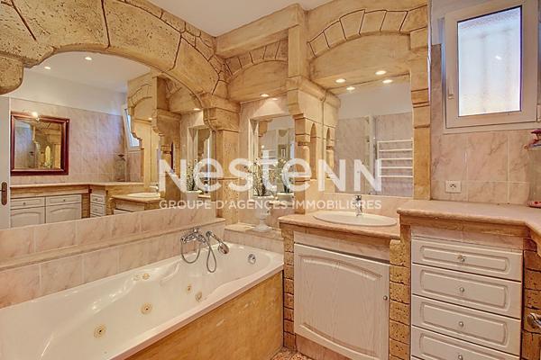 À VENDRE - Maison familiale 7 pièces avec deux logements à Draguignan