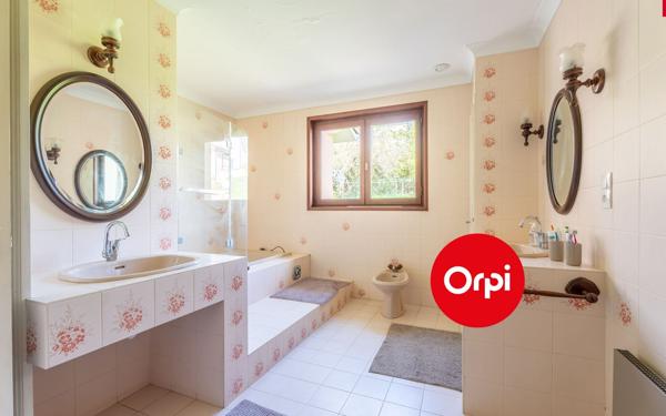 Maison à vendre    6 pièces • 250 m2 Saint-Priest