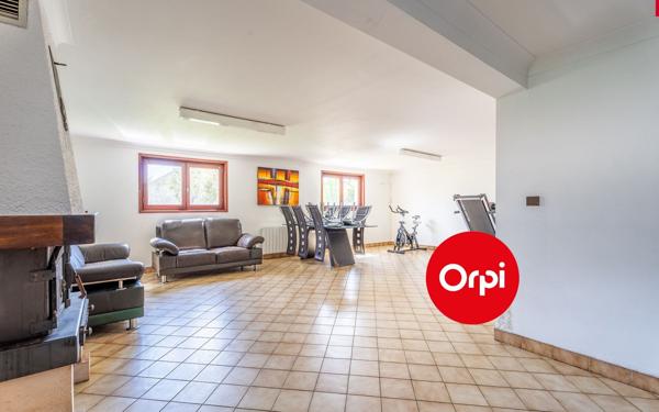 Maison à vendre    6 pièces • 250 m2 Saint-Priest