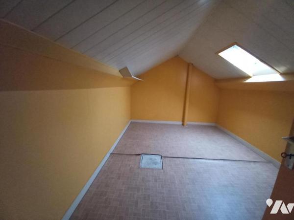 MAISON 6 PIECES avec dépendance, l'ensemble sur  1ha 08a de terrain