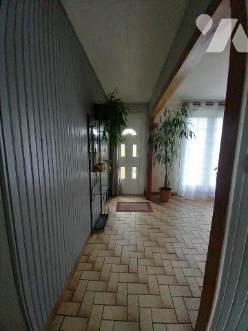 MAISON 6 PIECES avec dépendance, l'ensemble sur  1ha 08a de terrain