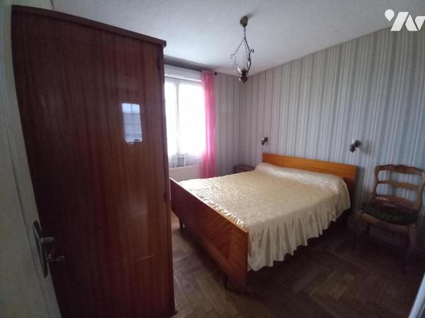 MAISON 6 PIECES avec dépendance, l'ensemble sur  1ha 08a de terrain