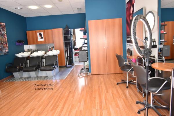 Dpt Gard (30), à vendre PONT SAINT ESPRIT Salon de coiffure Emplacement N°1
