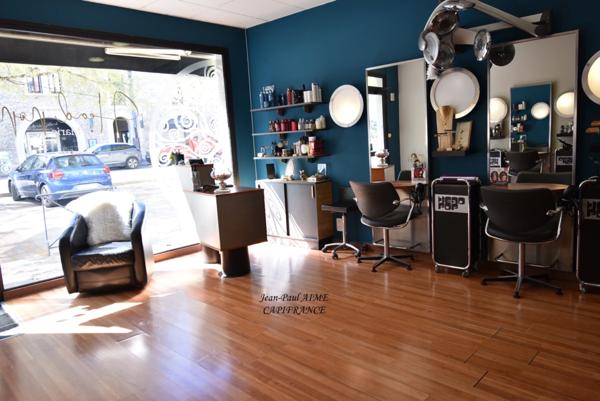 Dpt Gard (30), à vendre PONT SAINT ESPRIT Salon de coiffure Emplacement N°1